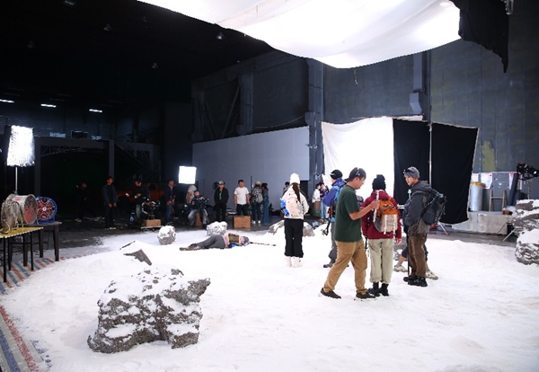 短剧剧变：有人欠薪有人跑路男二女二开始抢群演名额(图1)